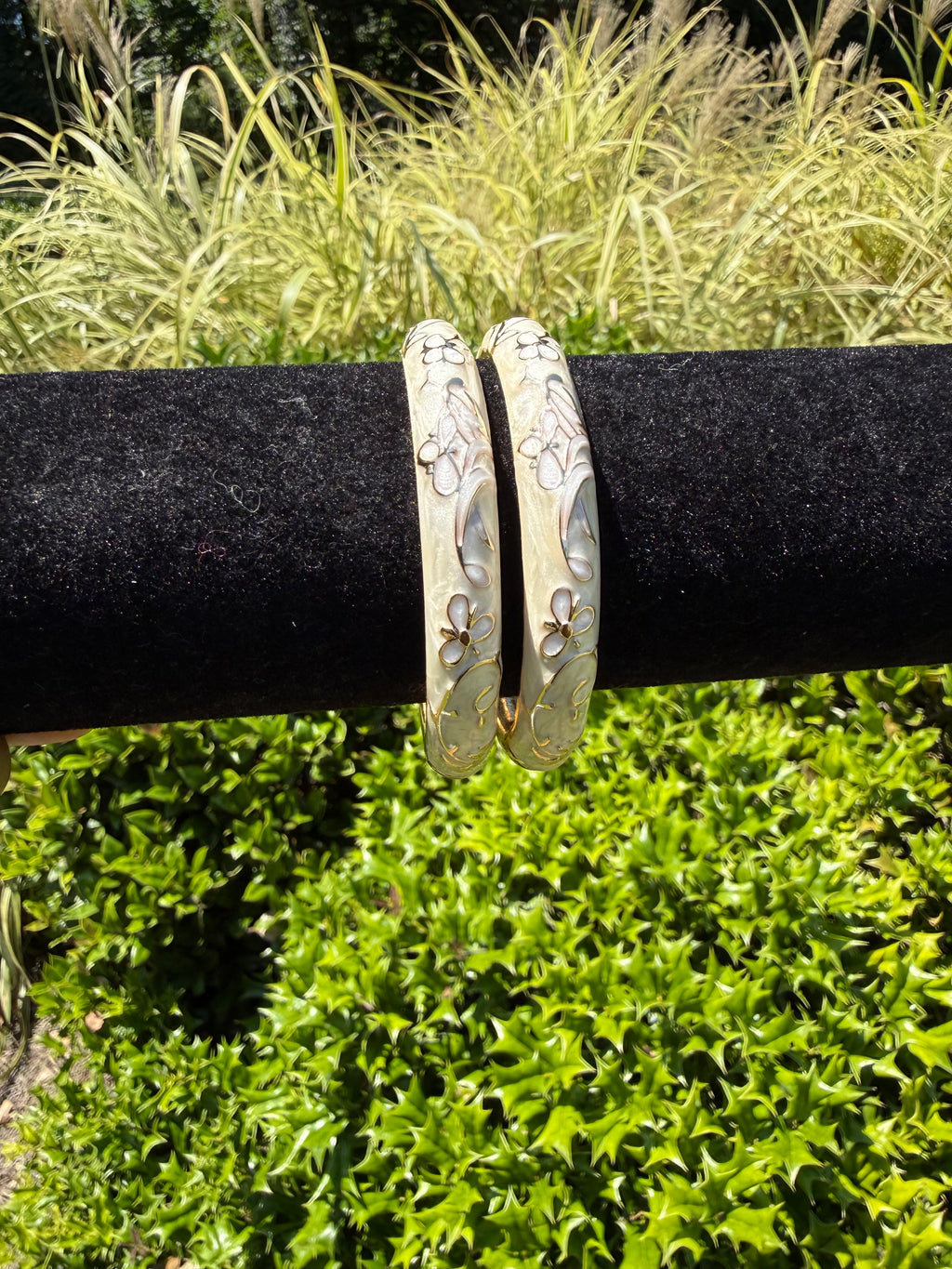 Amaaré White Bangle