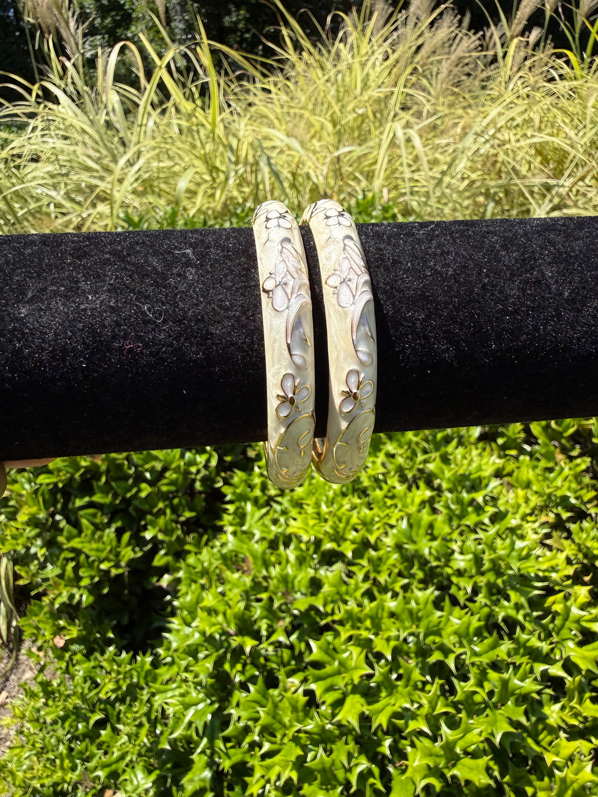 Amaaré White Bangle